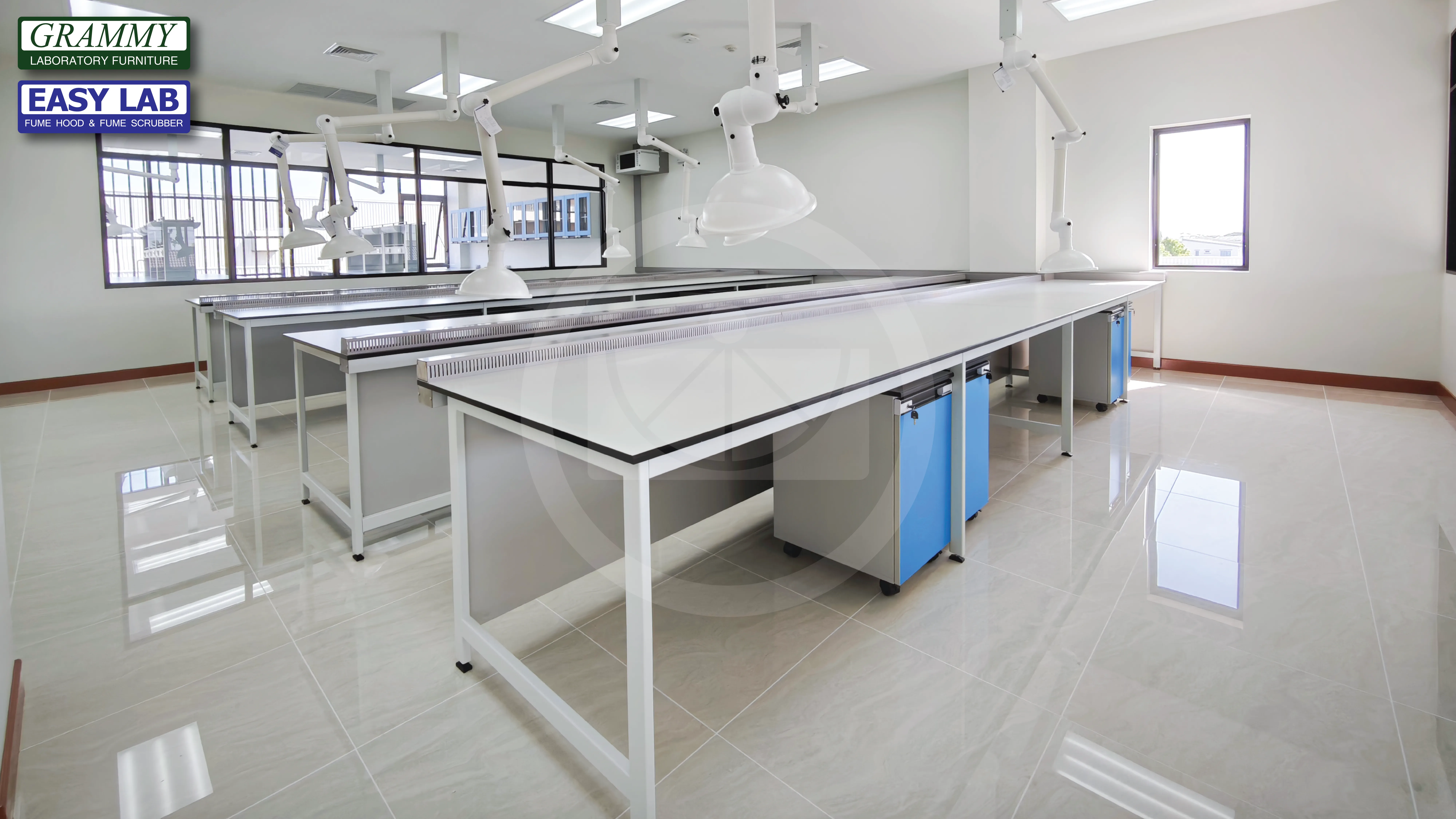 ติดตั้งโต๊ะปฏิบัติการ GRAMMY & ตู้ดูดควัน EASY LAB